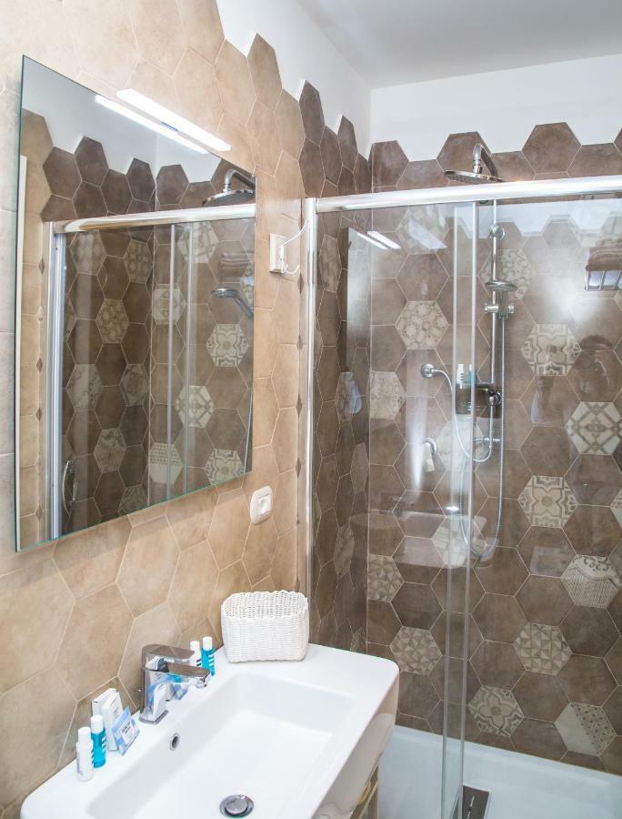 Domus Donnaregina Apartments نابولي المظهر الخارجي الصورة